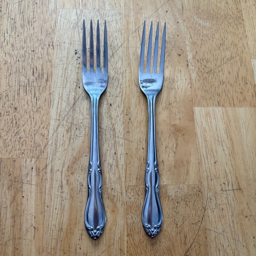 Oneida Homestead Stainless Simeon L & George H Rogers LTD 2 Dinner Forks‎ Replac